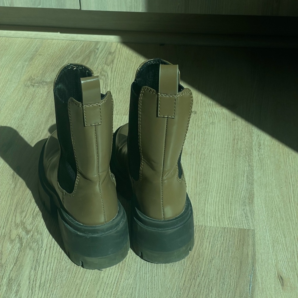 Chelsea Boot - Picture 2 of 8